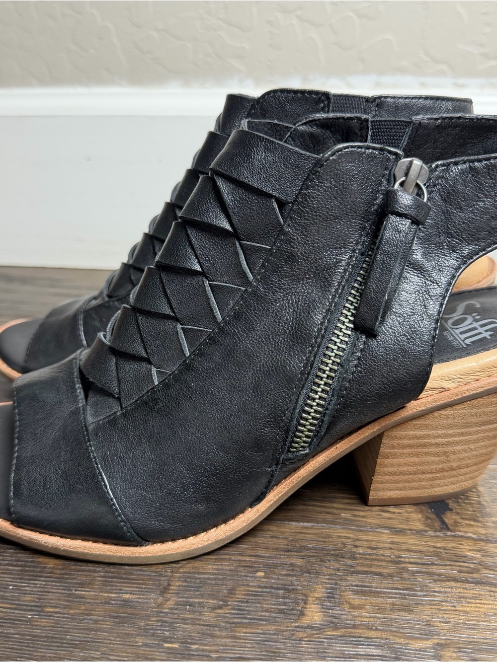 Söfft Black Leather Woven Peep Toe Bootie Sandals Size 9.5 M Side Zip block heel